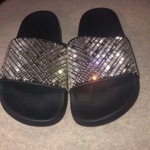 Salvatore Ferragamo Groove J. Flat Crystal Tomaio